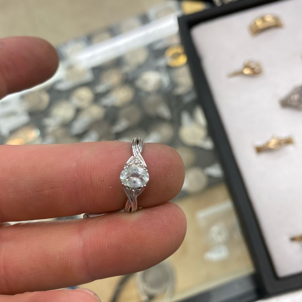 412993 10k aqua and diamonds ring